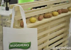 Antonio Ruggiero ha portato in fiera una selezione delle proprie migliori patate.