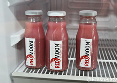 Red Moon®, un nuovo marchio per una gamma di mele a polpa rossa, ha presentato la diversità del prodotto sia per il consumo fresco, che per il trasformato. Red Moon® è adatta per un consumo piacevole, e – a causa del suo colore rosso e la struttura della polpa – è ottima anche per succhi, mousse, chips e molti altri prodotti trasformati.