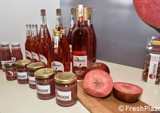 Prodotti trasformati a base di mele a polpa rossa.