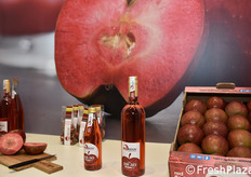 Prodotti trasformati a base di mele a polpa rossa.