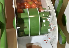 Particolare del sistema Automato dell'azienda Stoffels (Belgio), con il quale il cliente puo' scegliere la quantita' e i colori dei pomodorini che desidera.