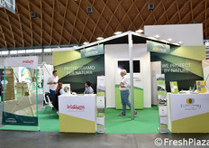 Le reti antigrandine fotoselettive e cromatiche Iridium sono uno dei cavalli di battaglia di Agrintech. Quest'anno proposte insieme ad altre soluzioni, come gli schermi riflettenti Lumigrey.