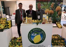 Consorzio Limone di Rocca Imperiale Igp. da sx Danilo Mitidieri (produttore), Vincenzo Marino (pres.) e Francesco Pale