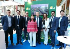 Coop. Sole. Al centro della foto Pietro Paolo Ciardello con i suoi collaboratori