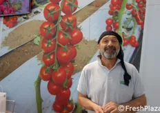 Lo chef Leonardo, presso lo stand Cora Seeds, ha preparato - per una cerchia di buyer e produttori invitati - alcuni piatti a base dei pomodori selezionati dalla ditta sementiera.