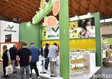 Produzione e vendita all'ingrosso di agrumi di Sicilia.