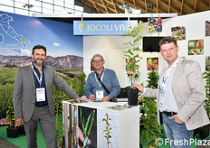 Presso lo stand Iocoli Vivai: Vito Vitelli e' il primo sulla sinistra.