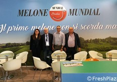 Stand Melone Mundial. Da sinistra: Claudia Iannarella, Domenico Ranieri, Antonio Tribastone, Stefano Clementi.