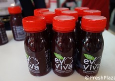 "In fiera Pomèl ha lanciato "evViva", linea di trasformati 100% naturali a base di sola melagrana. In particolare, il succo cold pressed evViva, ottenuto dalla spremitura di soli arilli italiani. Grazie all'impiego dell'estrazione a freddo e del processo di stabilizzazione ad alta pressione (HPP), il succo è ricco in vitamine e polifenoli, come appena ottenuto."