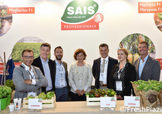 Lo stand SAIS Sementi. Da sinistra: Fabrizio Abbondanza, Faliero Liverani, Andrea Verna, Franca Castagnoli, Nicola Santini, Paola Parisella e Piero Aringoli.