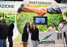 Allo stand Seminis, Monica Merusi e Chiara Bellini.