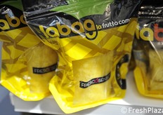 Particolare di ananas in buste salvafreschezza Agribologna.