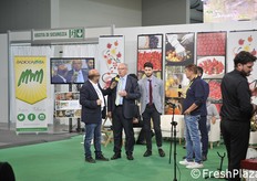 Agrilinea ha messo in onda diversi talk show su piattaforma Sky. Nella foto, Sauro Angelini intervista Luciano Mattarelli di Consulenza Agricola.