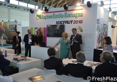 Renzo Piraccini, presidente di Macfrut, allo stand della regione Emilia Romagna.