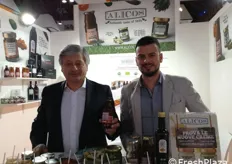 Gaetano Palermo alla guida di Alicos con il figlio Gaetano, produce la superpremiata crema al pistacchio vegana senza lattosio, senza glutine e senza olio di palma.