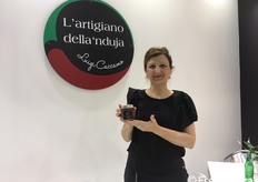 Graziella Barbalace titolare del marchio L'Artigiano della Nduia produce prodotti tipici calabresi.