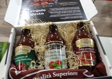 Tris di salsa pronta a marchio Bottega di Sicilia in confezione regalo.