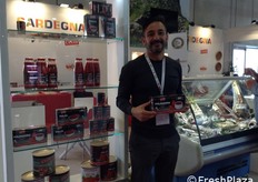 Andrea Piga collaboratore commerciale di Casar Srl un marchio storico presente sul mercato da oltre 50 anni, noto per la trasformazione di pomodoro di altissima qualità certificato sardo al 100%.