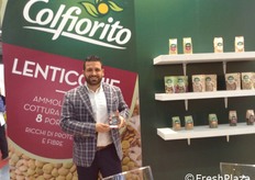 Luca Mattioni vice presidente del marchio ha presentato al Cibus. lo Snack di semi di girasole e zucca con arancia e mandorle in formato da 220 gr. Un prodotto funzionale ed equilibrato che interpreta al meglio le nuove tendenze di snack di frutta secca e per questo è stato premiato tra i prodotti innovativi.