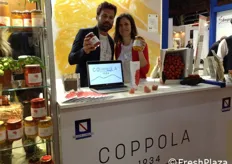 Pasquale e Maria Coppola sono i titolari dell'azienda storica Coppola1934 che produce e trasforma Pomodorino del Piennolo del Vesuvio DOP.