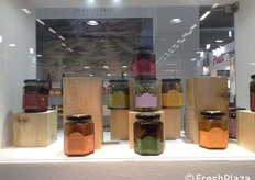 Linea dei trasformati a marchio La Nicchia di Pantelleria.