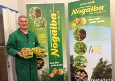 Davide Quinto direttore commerciale della Op Nogalba consorzio tra produttori di noci. La capacità produttiva è di circa 4000 quintali di noci Lara in parte in prodotto già confezionato e pronto alla vendita ed in parte da selezionare.