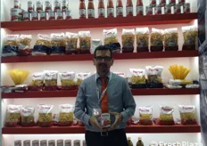 Fulvio Paone titolare dell'omonimo marchio distribuisce passata di pomodoro varietà Roma made in Italy.