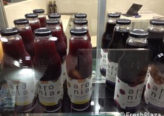 Il prodotto di punta è di Principia Rerum Srl è Aronia, un succo in purezza 100% dell'omonima bacca spremuta a freddo.