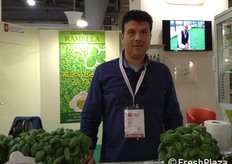 Ivano Ramella, titolare dell'omonima Azienda Agricola Ramella, produce Basilico fresco reciso a mazzi, preparati base e semilavorati per la trasformazione.