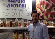 Federico Soldati fondatore del marchio Sapori Antichi presenta al Cibus le farfalle tricolore di grano duro agli spinaci, barbabietole e paprica.