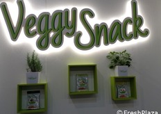 La linea completa Veggy Snack a marchio Valleri consta di 7 referenze sfiziose e croccanti nei gusti di: zucca, zucchine con erba cipollina, rape rosse ed erbette di Chioggia, pomodori con basilico, cipolla rossa, peperoni assortiti e carote.