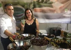 Angelo Moreschini e Mariella Chicca alla guida da trenta anni nel processo di trasformazione di un prodotto semplice e genuino come le olive dei di territori a ridosso di Castel Madama (provincia di Roma).