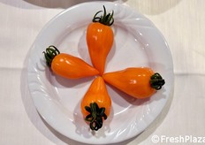 Un peperoncino? No, un pomodoro dalla forma a cornetto!