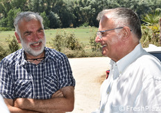 Il ricercatore Prof. Davide Neri dell'Università Politecnica delle Marche insieme a Giorgio Eleuteri. L'azienda Eleuteri sta avviando nuovi progetti di ricerca in collaborazione con l'Ateneo, finalizzati anche ad aspetti di sostenibilità ambientale, nutrizionali e di orientamento al mercato.
