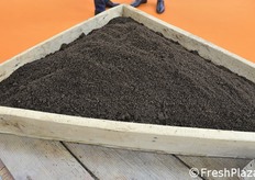 Concime organico - humus - per agricoltura biologica.