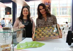 Francesca Ferrera e Daniela Lepidio della Agrilepio, produttrice di kiwi. L'azienda, alla prima partecipazione al Sana, sta puntando sempre piu' sulla produzione biologica.