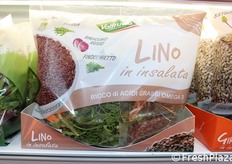 "Novita' anche per la linea "Lino in insalata" della Valfrutta, che, dato il successo riscosso, sara' presto disponibile in versione bio.Per quanto riguarda le new entry che saranno lanciate sul mercato a partire dal prossimo autunno: le ciotole CULTIVA BIO, composte da basi di insalata mista e misticanza e arricchitori bio, con pack in PLA abbinato a un kit dressing biologico e posate in mater-bi, entrambi materiali biodegradabili e compostabili."