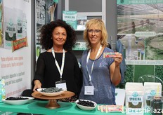 Presso lo stand della Bertolini Farm, Caterina Arena e Isabella Silvestri ci hanno illustrato le novita' a base di spirulina presentate in fiera.