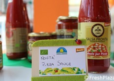 Tra le curiosita' in fiera, la salsa pronta a marchio Terre di Sangiorgio, ideale per pizza.