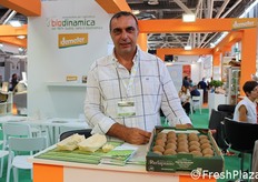 Demetrio Parlapiano dell'omonima azienda di Cisterna di Latina, specializzata in kiwi biodinamico.