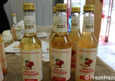 Una gamma completa che soddisfa tutti i gusti, 100% bio. In foto le bottigliette da 275 ml a gusto Mela e Zenzero.