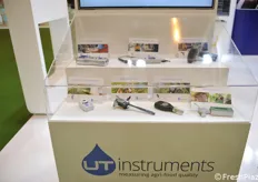 La vetrina con gli strumenti della UT Instruments