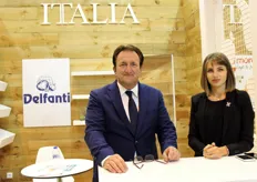 Francesco Delfanti dell'omonima azienda di Monticelli d'Ongina (PC) insieme alla sorridente Mihaela.