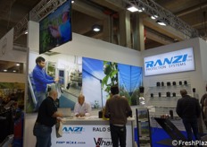 Ranzi: attrezzi e materiali per la cura degli impianti, materiale da sostegno, reti antigrandine e accessori.