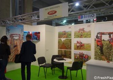 Rath Machinen propone macchinari, attrezzi e materiali per la lavorazione del terreno e per la cura delle piante, trattori e mezzi di trasporto.