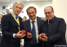 Reduci da un convegno sul tema della nuova PAC-Politica agricola comune, incontriamo in fiera Paolo Bruni, Davide Vernocchi e l'europarlamentare On. Paolo De Castro.