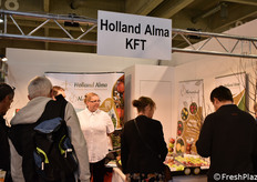 Visitatori allo stand Holland Alma.