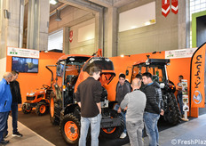 Trattori e attrezzi per la lavorazione del terreno allo stand HTM Agri.