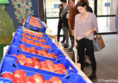 Molto interesse per le varietà esposte nell'area del Centro Laimburg.