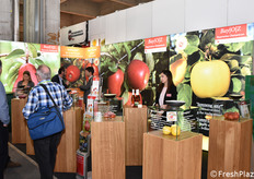 La tedesca Bayerisches Obstzentrum (Bay OZ) offre materiali per vivaisti, diritti varietali e di marchio, analisi e ricerca di mercato.